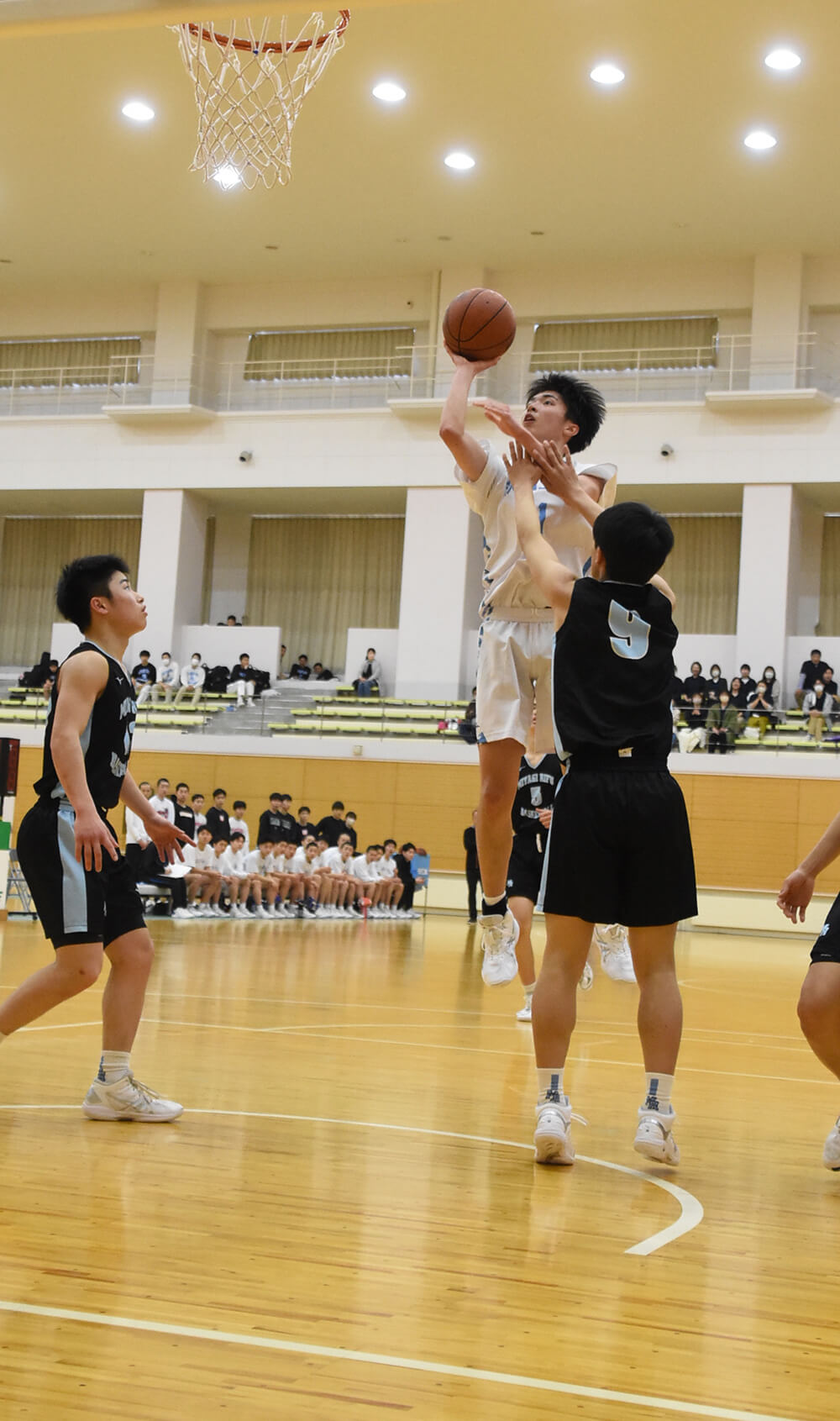 各チームが熱戦を繰り広げたスプリングカップ（三種町琴丘総合体育館で）